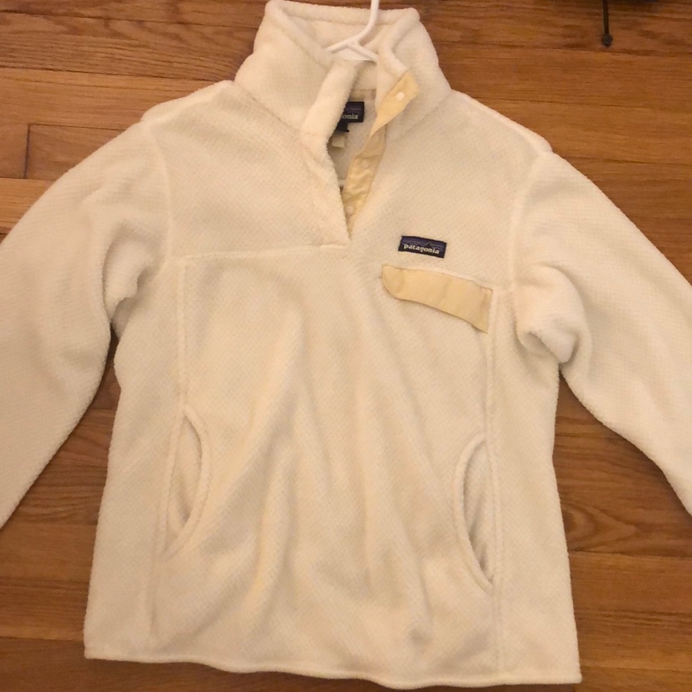 White Patagonia women’s fleece